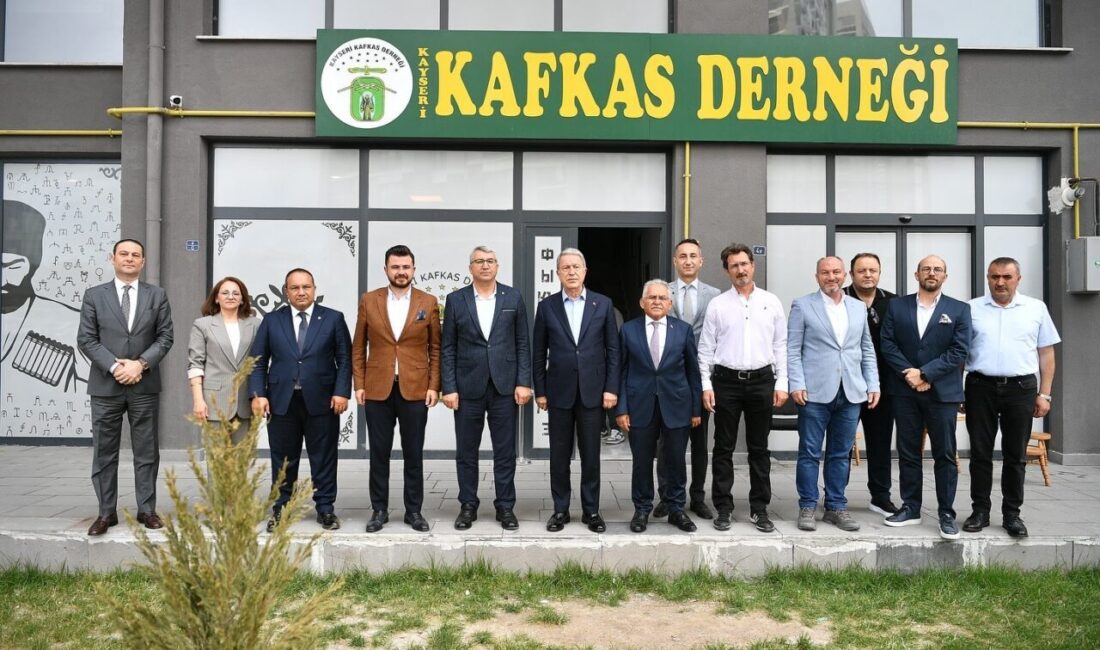 Kayseri Büyükşehir Belediye Başkanı Dr. Memduh Büyükkılıç, TBMM Milli Savunma