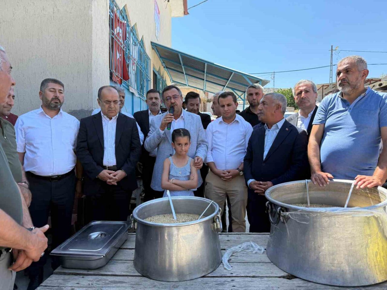 Malatya’nın Akçadağ ilçesi Fatih Mahallesi’nde, Muharrem Ayı dolayısıyla geleneksel Aşure