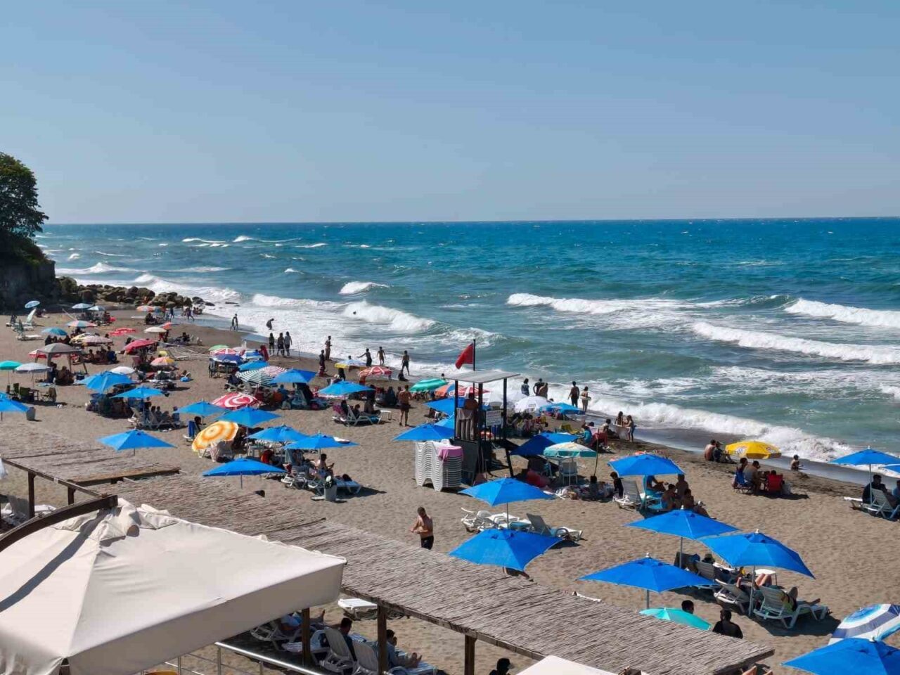 DÜZCE(İHA) – Düzce’nin Akçakoca ilçesinde olumsuz hava ve deniz şartları