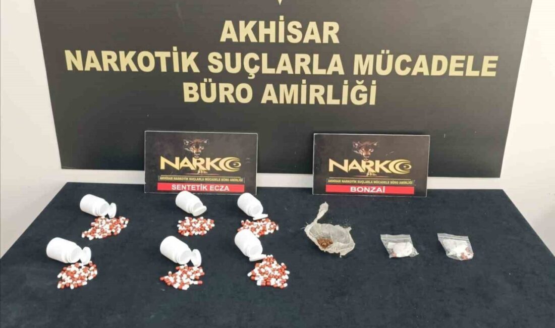 Manisa’nın Akhisar ilçesinde gerçekleştirilen uyuşturucu operasyonunda gözaltına alınan iki zehir