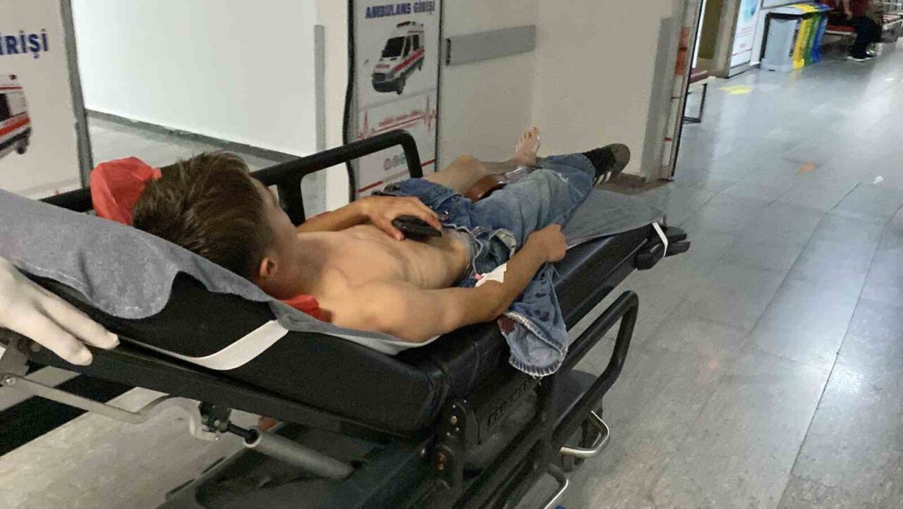 Aksaray’da gençler arasında çıkan bıçaklı kavgada 14 yaşındaki bir çocuk