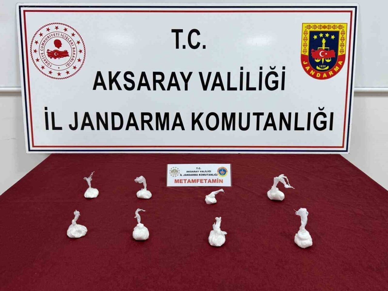 Aksaray’da jandarmanın takibi sonucu durdurulan araçta uyuşturucuyla yakalan 2 şüpheliden