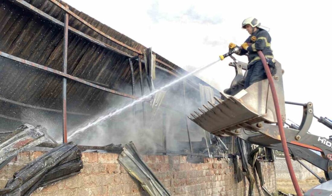 Aksaray’da yapı malzemeleri deposunda çıkan yangın paniğe neden olurken, milyonlarca