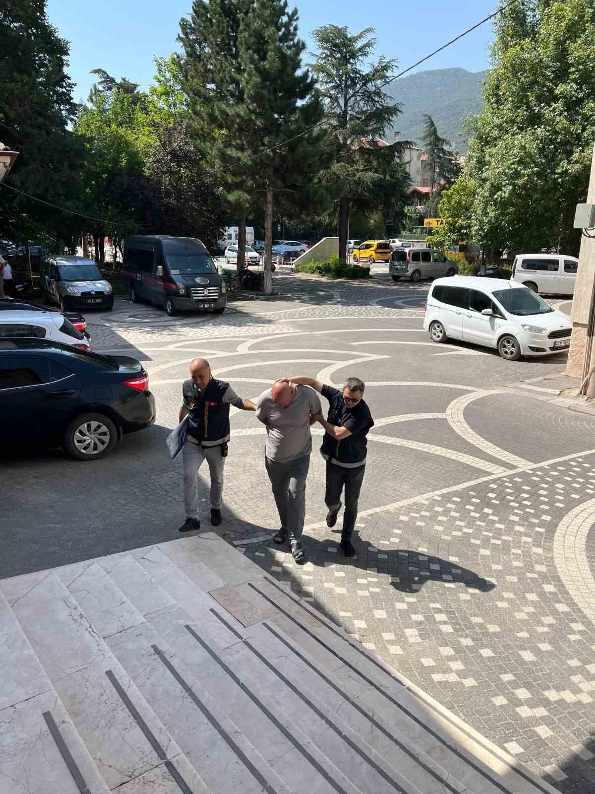 Konya’nın Akşehir ilçesinde uyuşturucudan gözaltına alınan 3 şüpheliden 1’i tutuklandı.