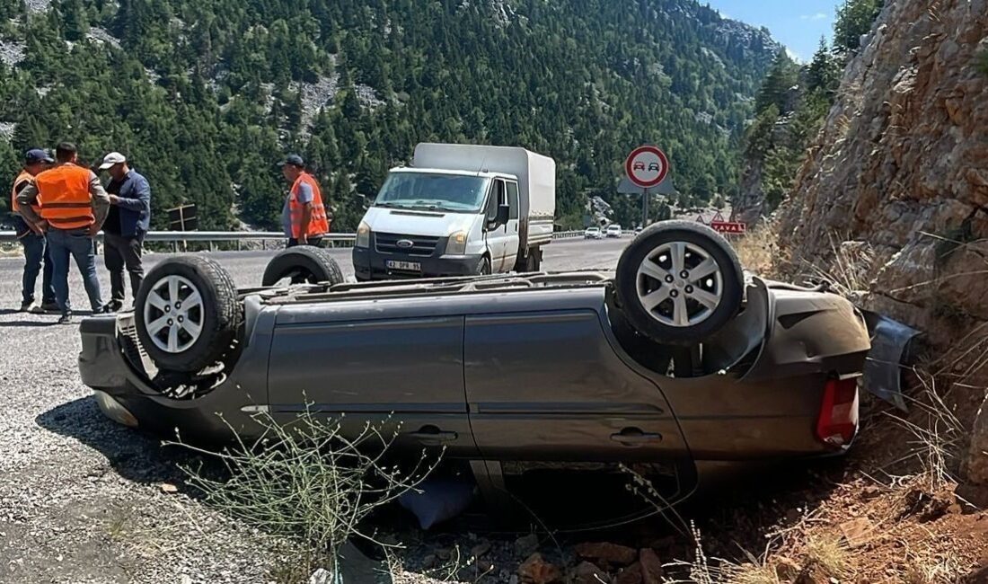 Antalya’nın Akseki ilçesinde kontrolden çıkan otomobilin kayalıklara çarpması sonucu meydana