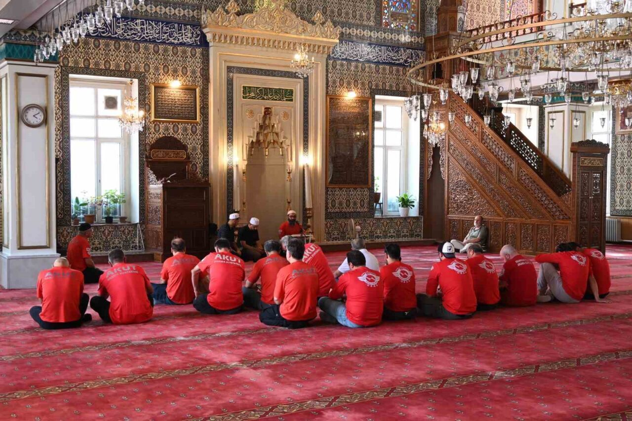 Eskişehir Arama Kurtarma Derneği (AKUT) tarafından orman şehitleri için mevlit