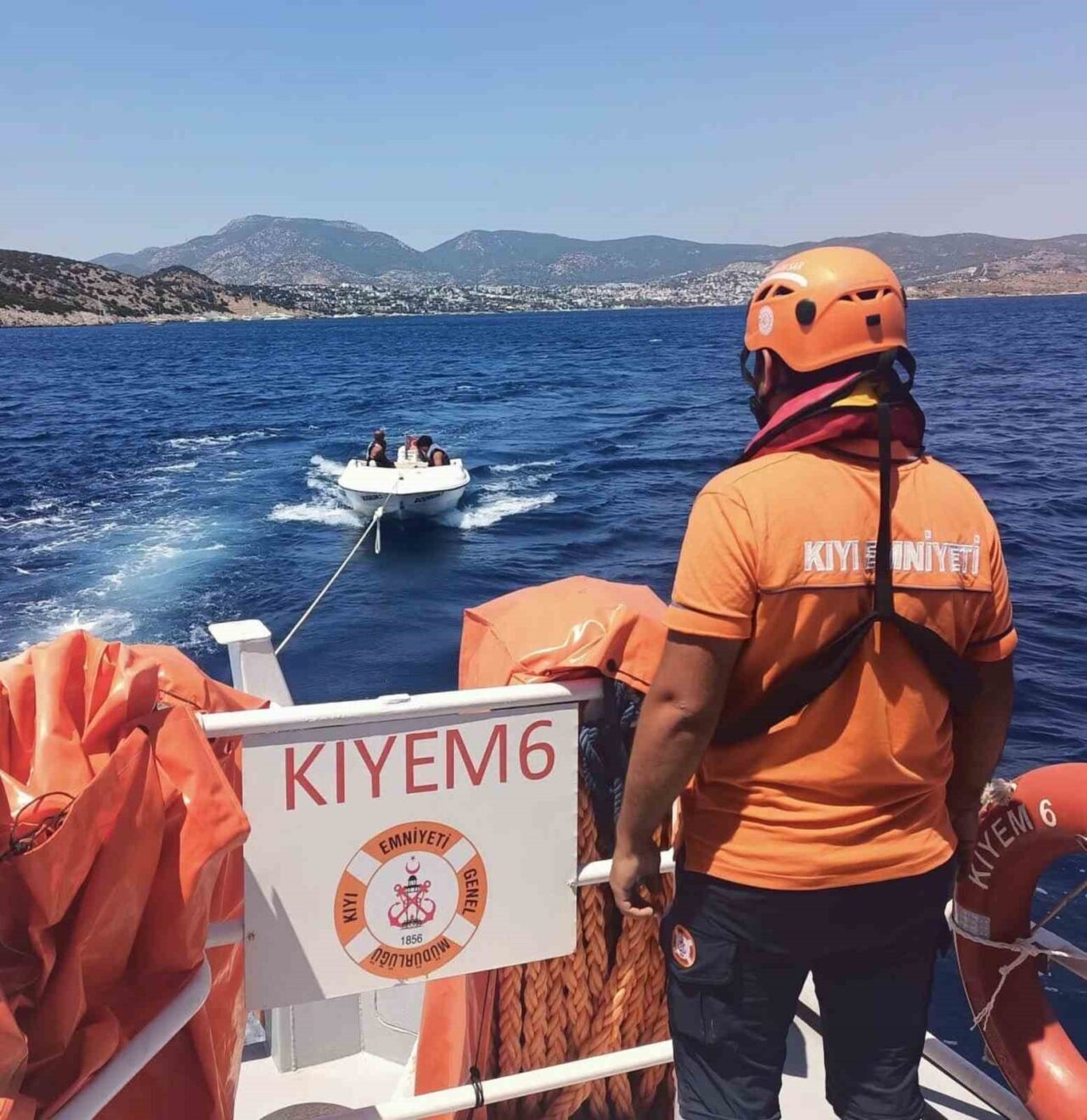 Muğla’nın Bodrum ilçesi Akvaryum koyunda makine arızası sonrası sürüklenen 4,5