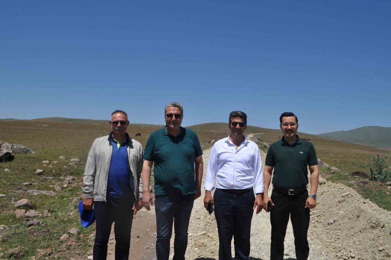 Akyaka Kaymakamı İsmail Demirtaş, yaylara çıkan vatandaşlarla bir araya geldi.