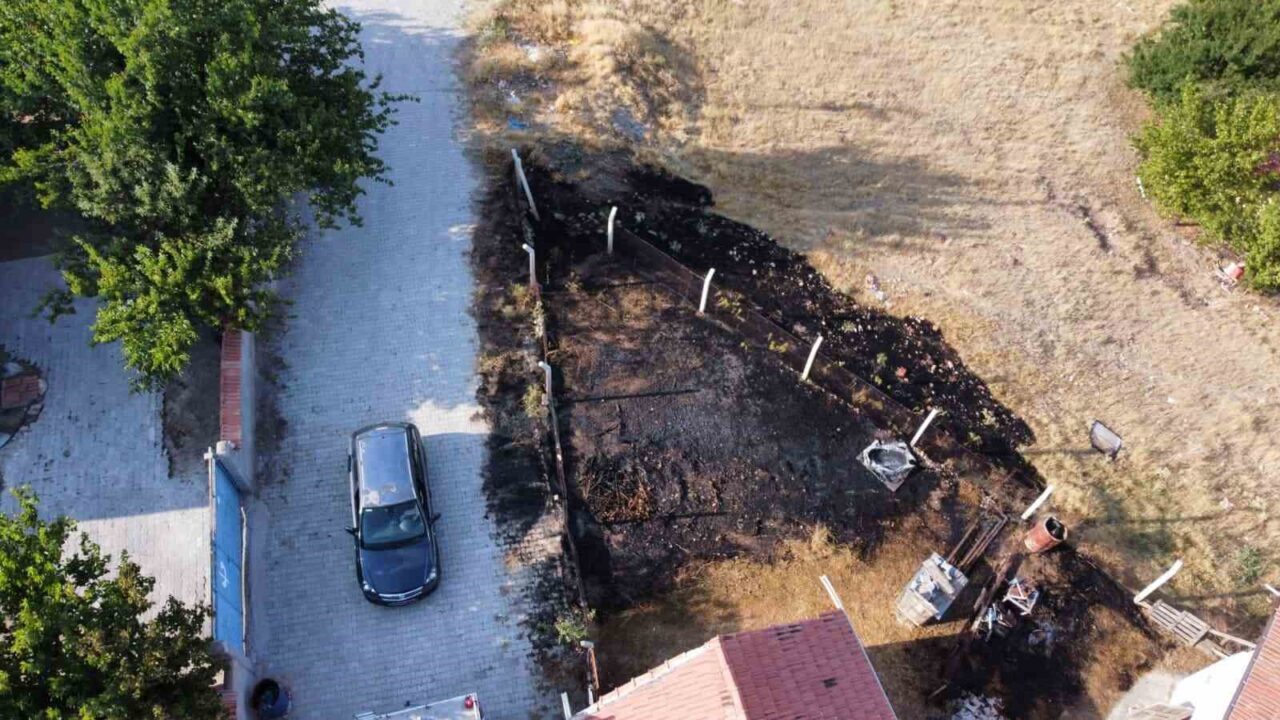 Çorum’un Alaca ilçesine bağlı boş bir arsada çıkan yangın, itfaiyenin