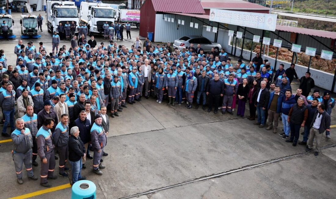 Alanya Belediyesi personel şirketi çalışanları, yetkili sendikanın aldığı grev kararına
