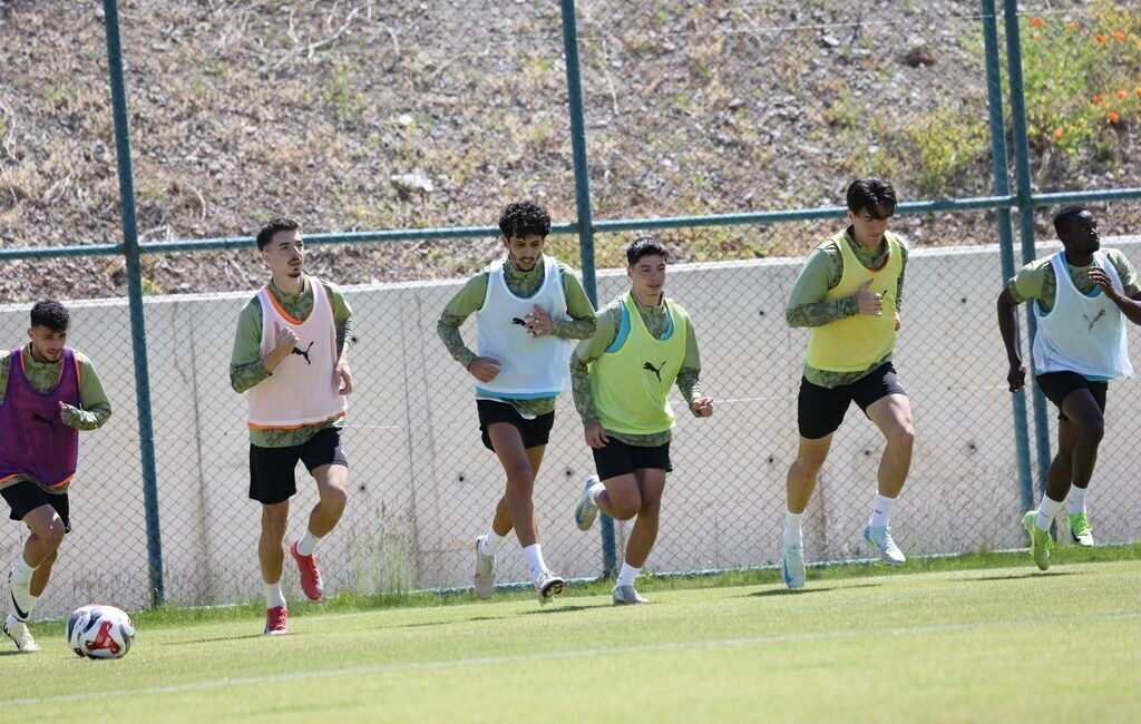 Corendon Alanyaspor, 2025-2026 sezonu hazırlıklarına Erzurum’da başladı. 2025- 2026 Süper