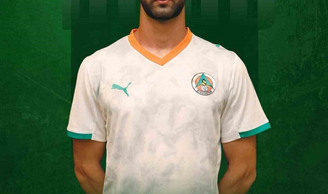 Corendon Alanyaspor, defans oyuncusu Ümit Akdağ ile 2 yıllık yeni