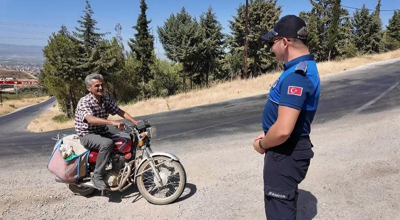 Manisa’nın Alaşehir ilçesinde belediye zabıta ekipleri, orman yangınlarına karşı önlem