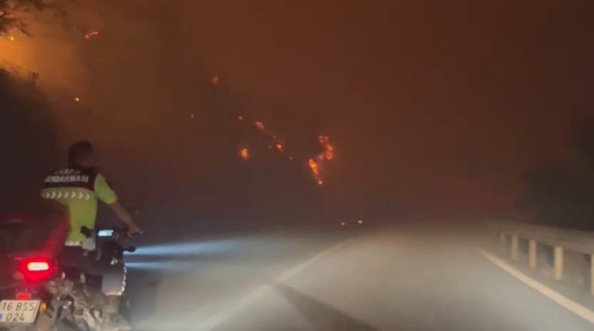 Bursa’nın Gürsu ilçesinde çıkan orman yangını için ekipler seferber oldu.