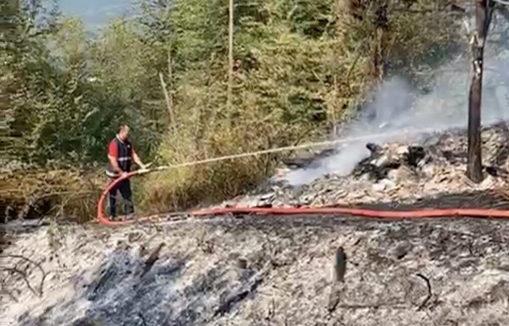 Kastamonu’nun Cide ilçesinde alevlere teslim olan ev kullanılmaz hale gelirken,
