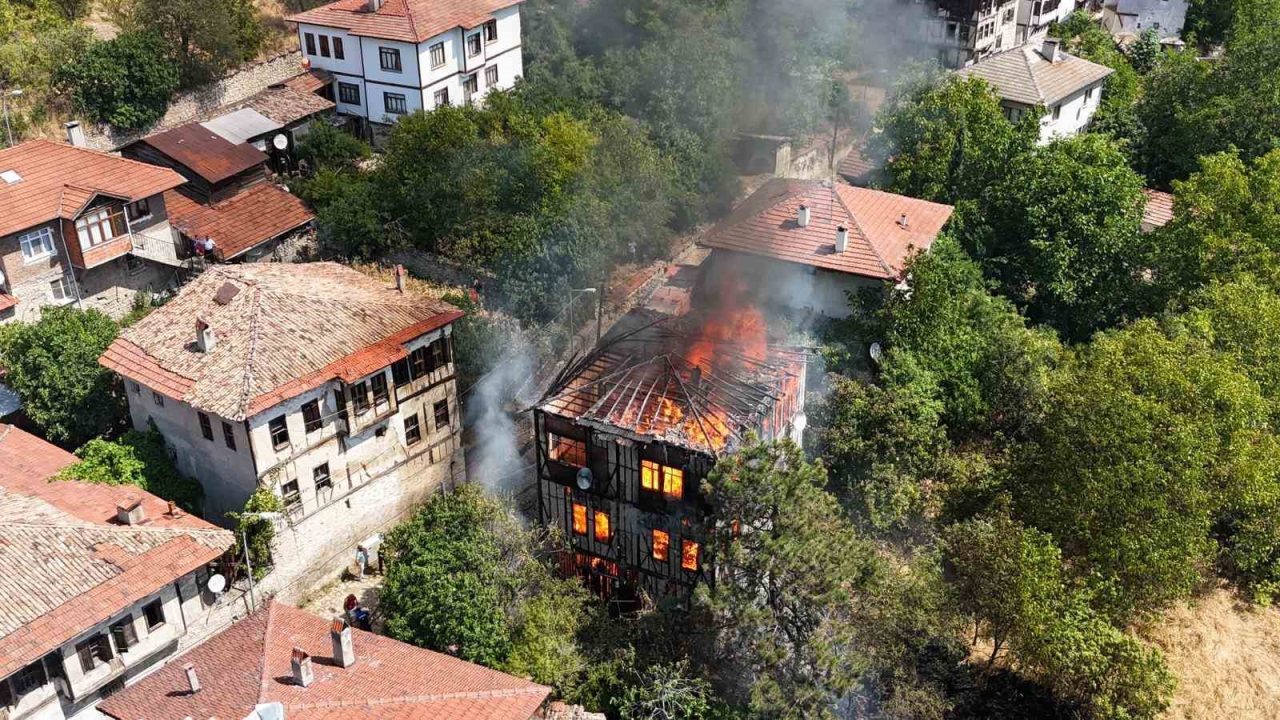 Karabük’ün Safranbolu ilçesinde yaklaşık 150 yıllık tarihi bir konak çıkan