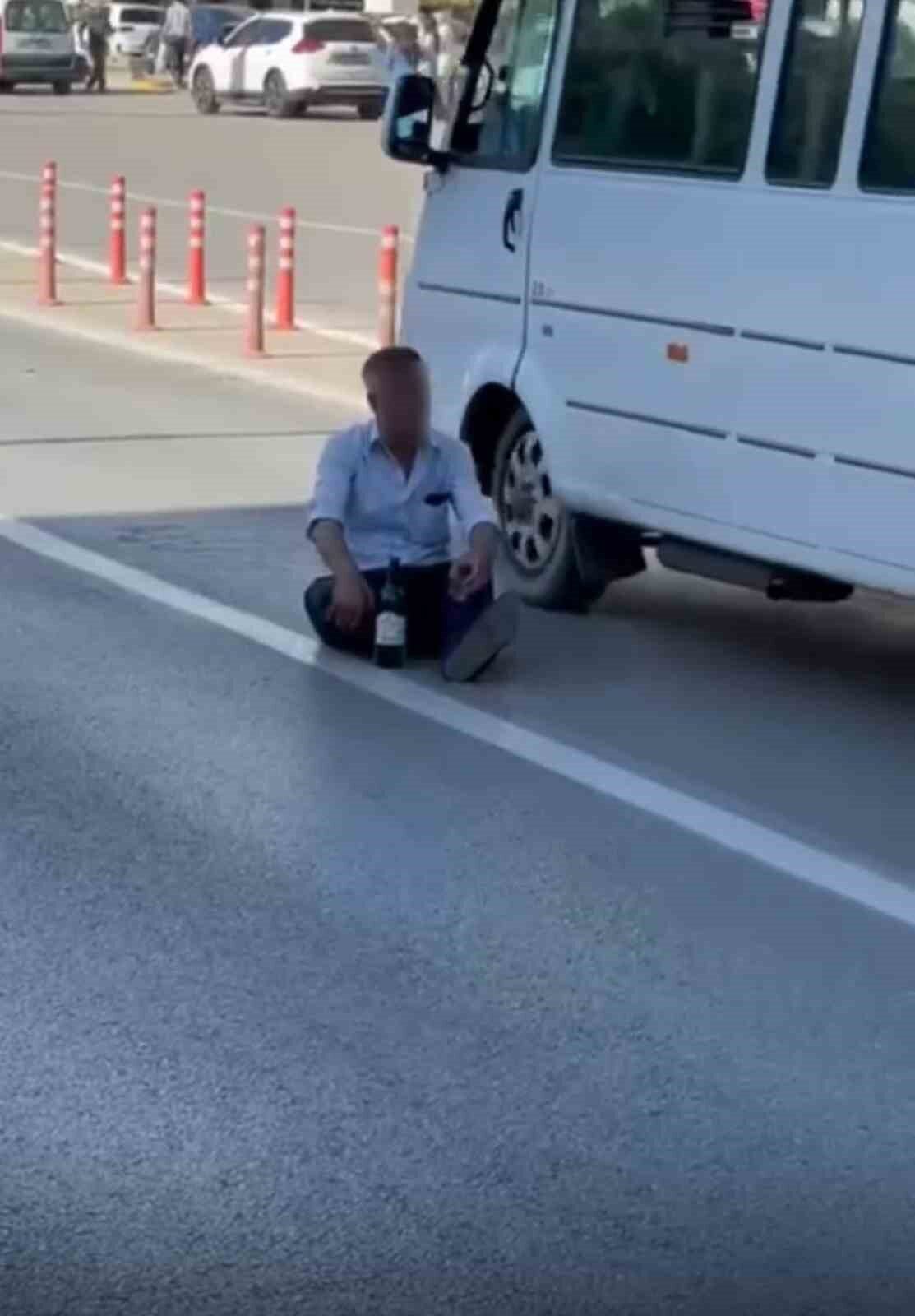 Afyonkarahisar’da içtiği alkolün etkisi ile sarhoş olan bir şahıs, trafiğin