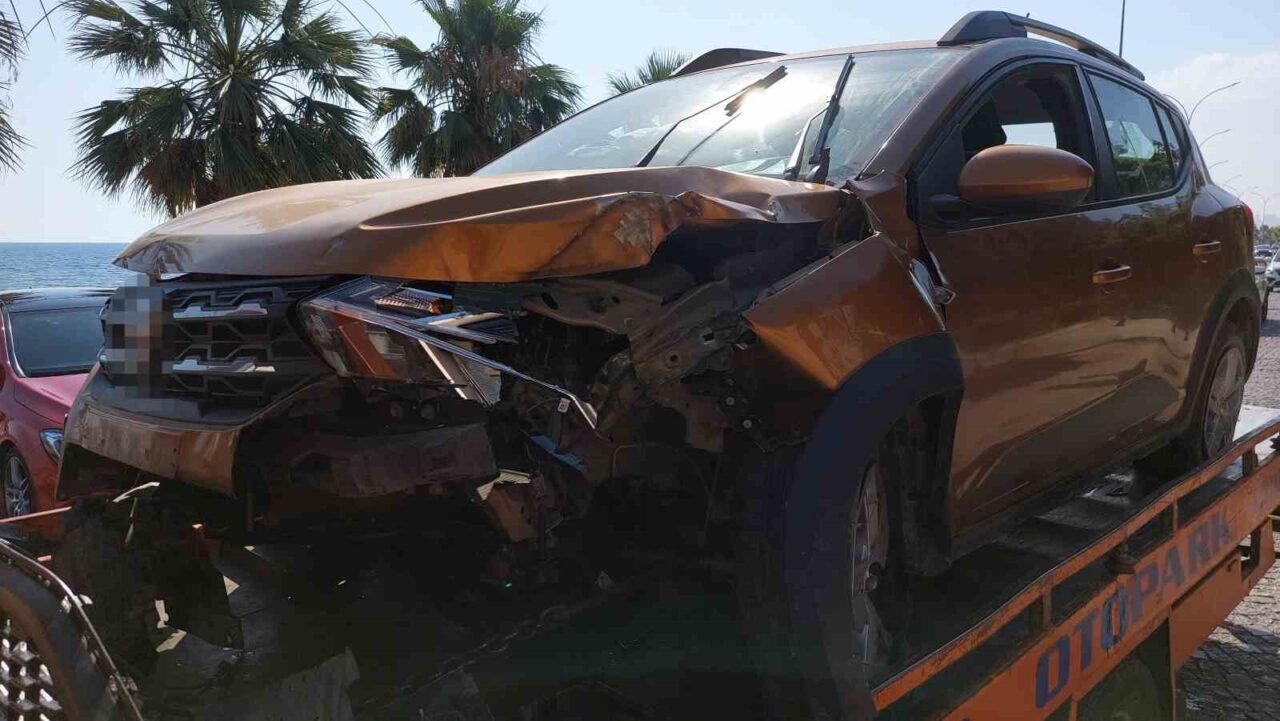 Samsun’da alkollü kadın sürücü, önce park halindeki araca sonra da