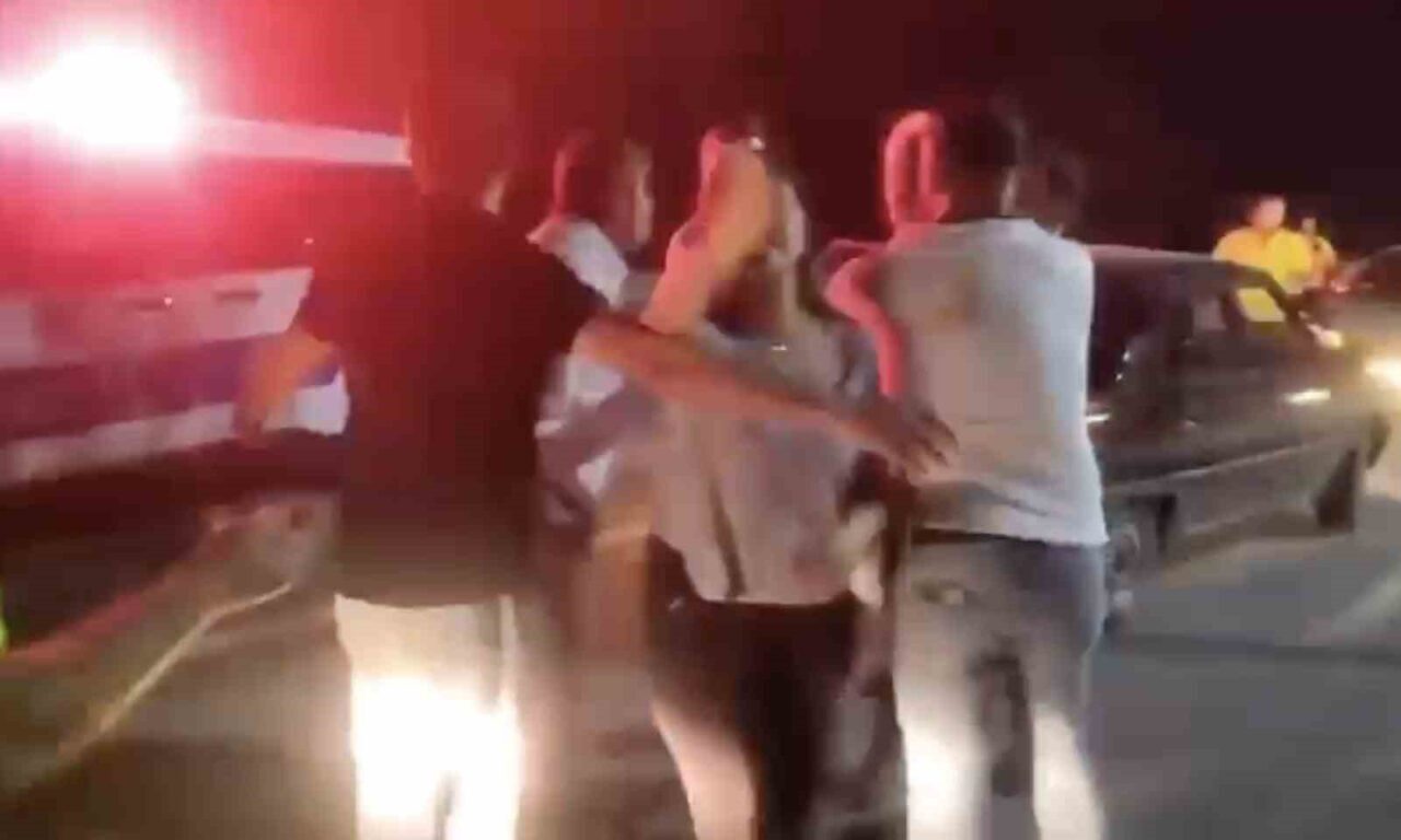 Çorum’da polis ekipleri tarafından yapılan denetimi görüntülemek isteyen basın mensubu,