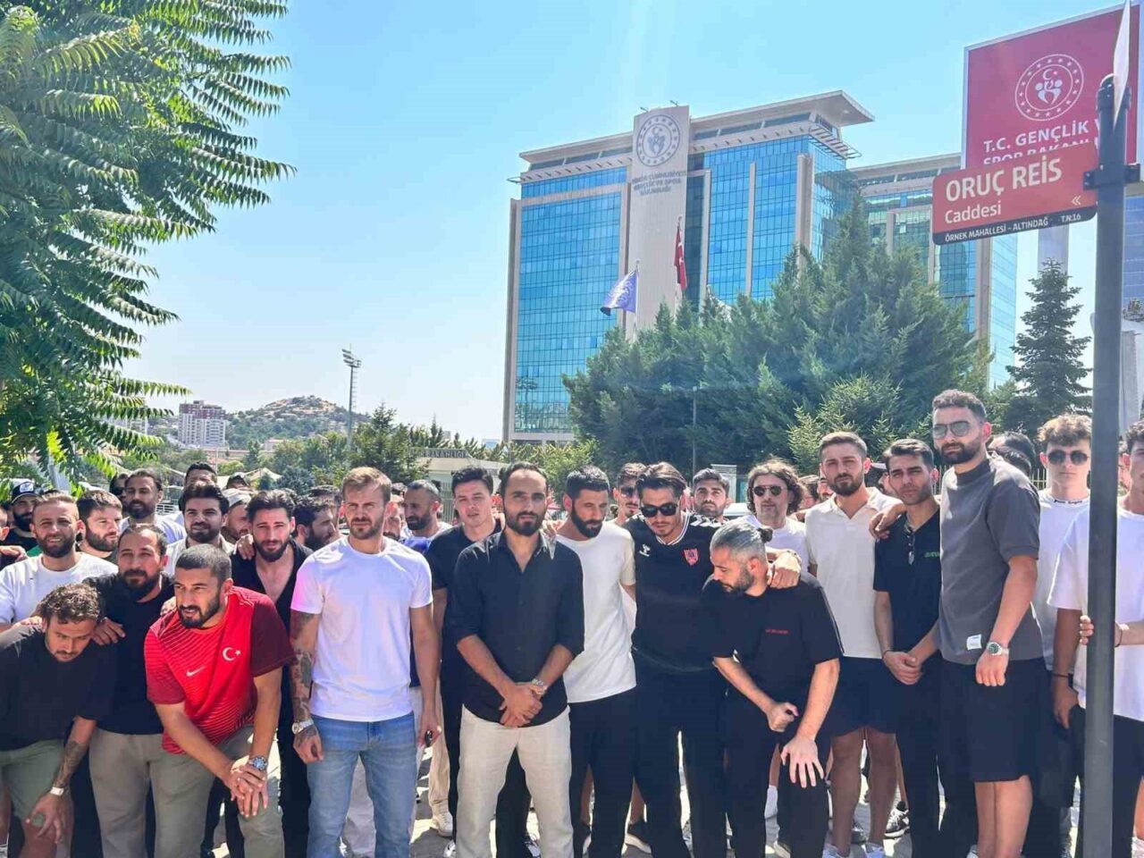 Türkiye Futbol Federasyonu’nun (TFF) 3. Lig için aldığı 25 yaş