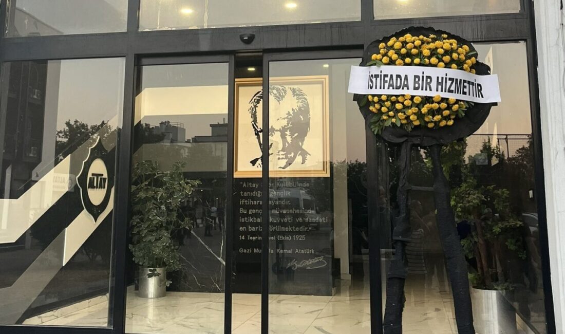 Altaylı taraftarlar, mevcut yönetimin göreve gelmeden önce verdikleri vaatleri yerine