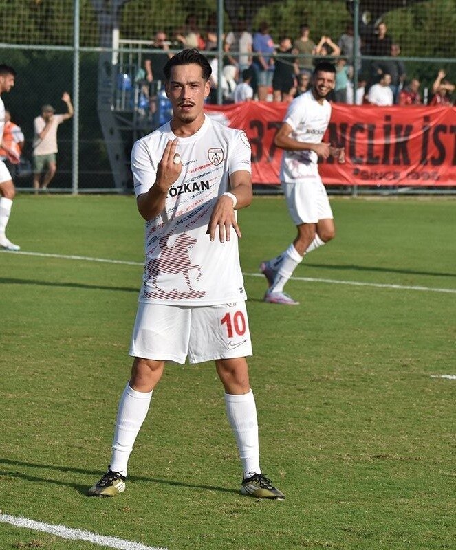 Altınordulu futbolcular Bahattin Karahan ve Hüseyin Bulut’a, Sivasspor’un yanı sıra