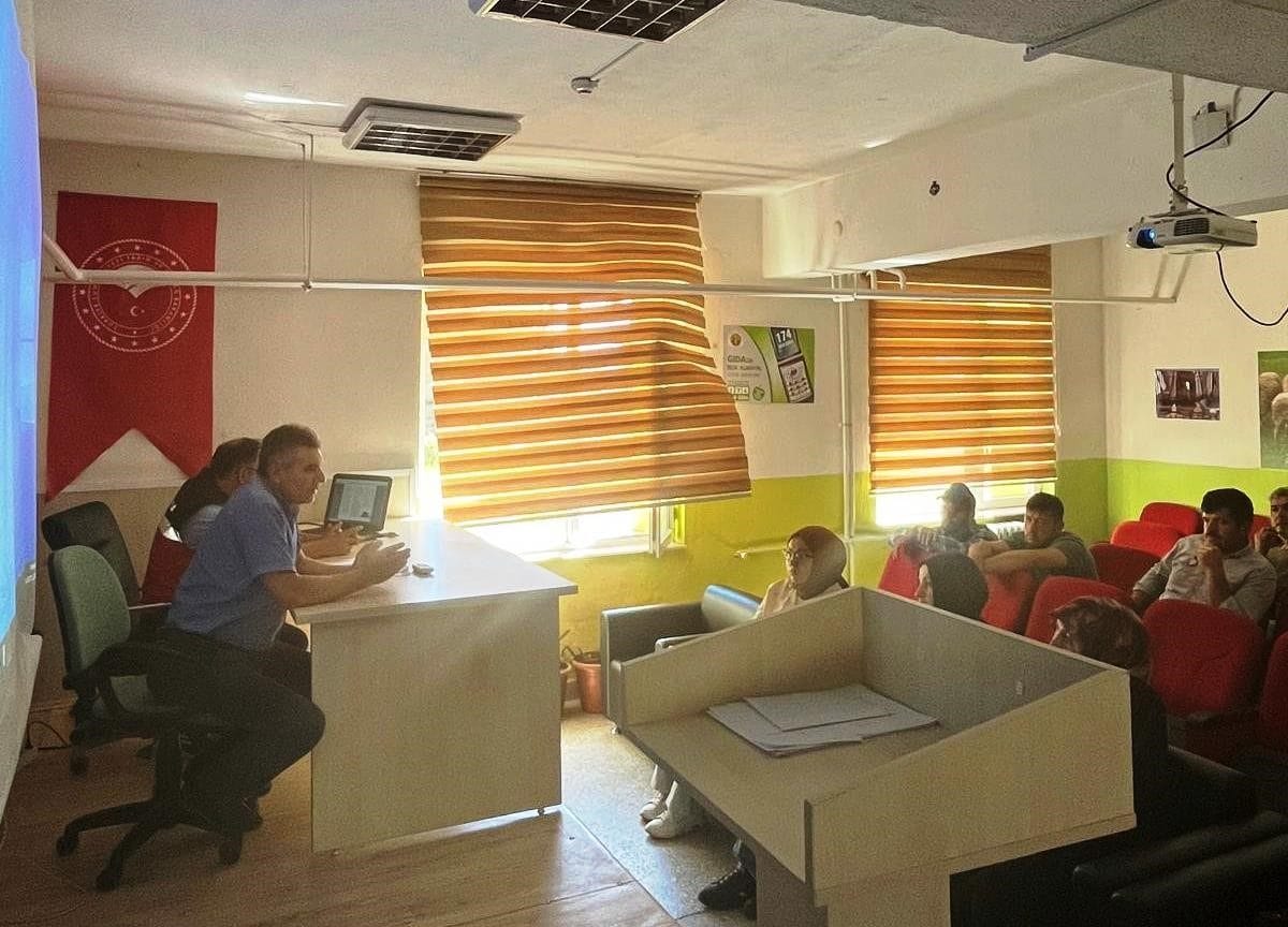 Kütahya’nın Altıntaş ilçesinde İlçe Tarım ve Orman Müdürlüğü ve Halk