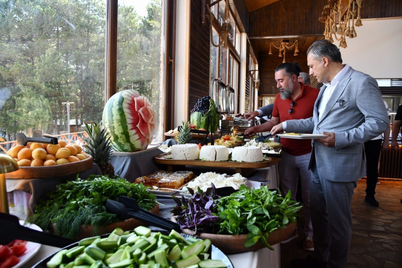 Osmaniye Belediyesi tarafından yapımı tamamlanan Zorkun Yaylası Sosyal Tesisleri hizmete