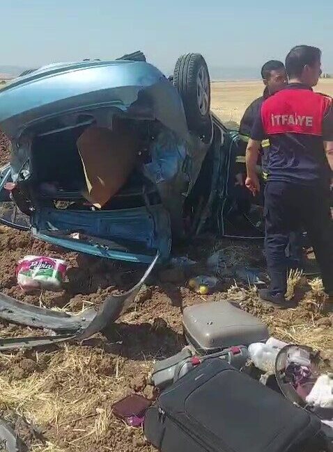 Amasya’nın Merzifon ilçesinde önünde seyreden otomobile çarparak kontrolünü kaybeden otomobil