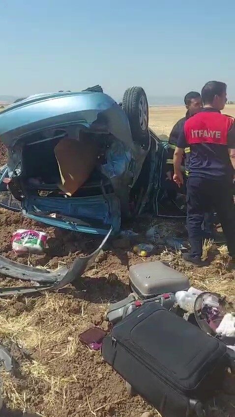 Amasya’nın Merzifon ilçesinde önünde seyreden otomobile çarparak kontrolünü kaybeden otomobil