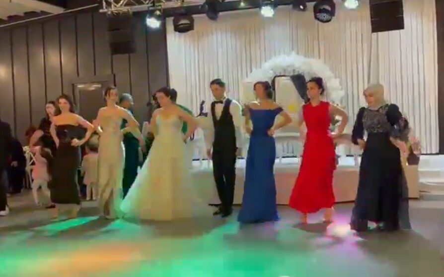 Trabzon, kültürlerarası renkli bir düğüne ev sahipliği yaptı. Araklılı Ersin