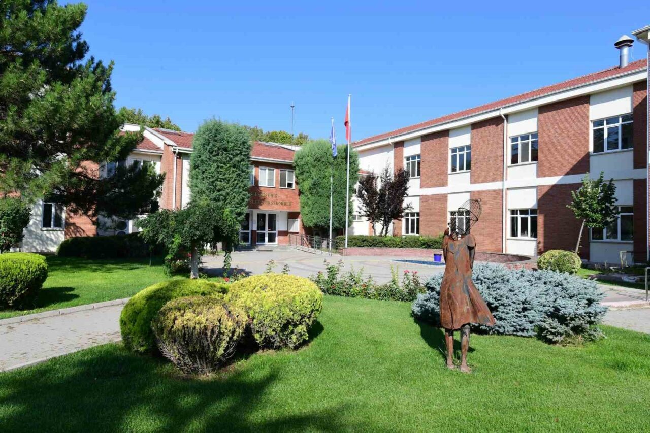 Anadolu Üniversitesi Eskişehir Meslek Yüksekokulu’nda (EMYO) tüm programların kontenjanları tam