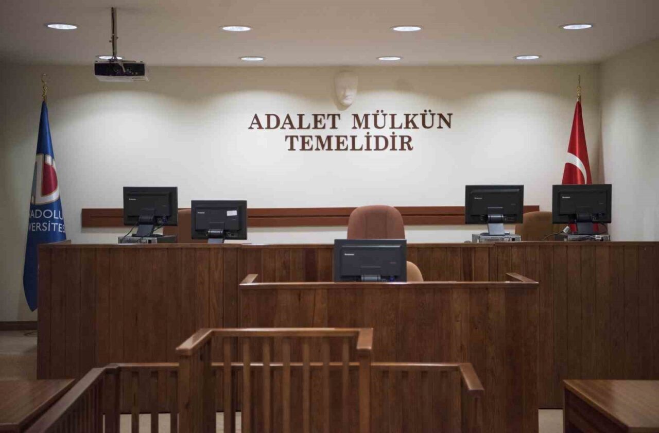 Anadolu Üniversitesi Hukuk Fakültesi, köklü yapısı, güçlü akademik kadrosu, uluslararası