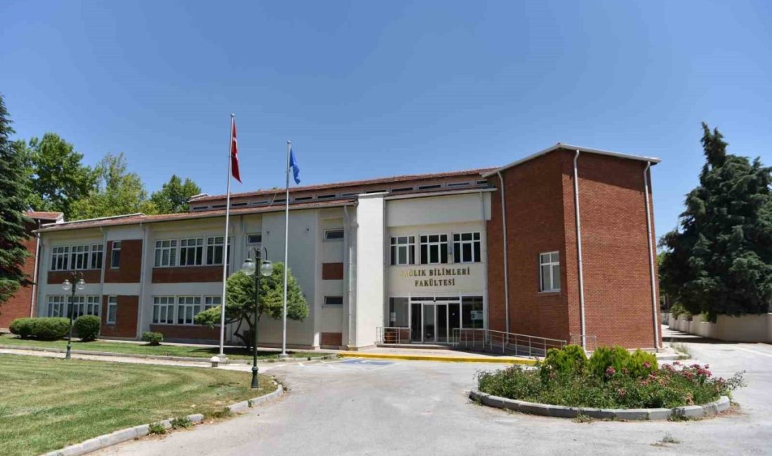 Anadolu Üniversitesi Sağlık Bilimleri Fakültesi alanında uzman personelleri başarıyla yetiştiriyor