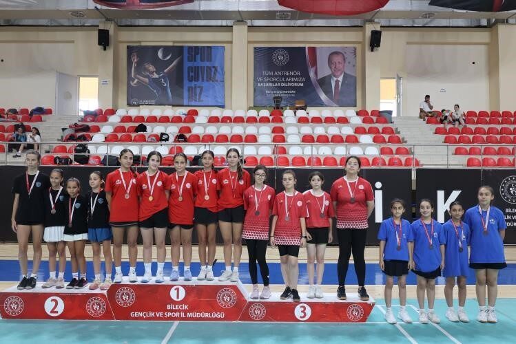 Bilecik’in ev sahipliğinde düzenlenen Anadolu Yıldızlar Ligi (ANALİG) Badminton 1.