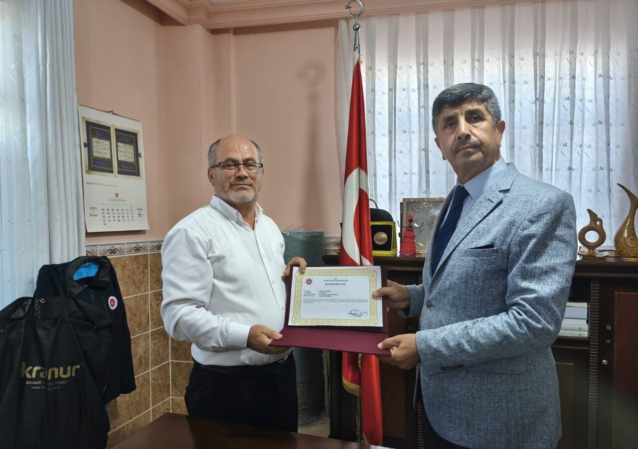 Mersin’in Anamur ilçesinde, din hizmetlerinde gösterdikleri özverili çalışmaları ve üstün