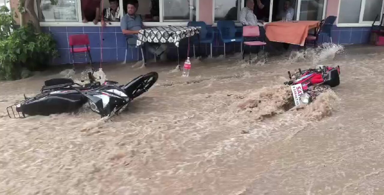 Denizli’nin Tavas ilçesinde etkisini gösteren sağanak ve dolu yağışı sonucu