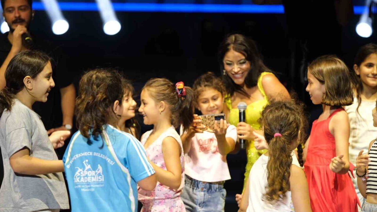 İstanbul Büyükçekmece’de 26. Uluslararası İstanbul Büyükçekmece Kültür ve Sanat Festivali’nde
