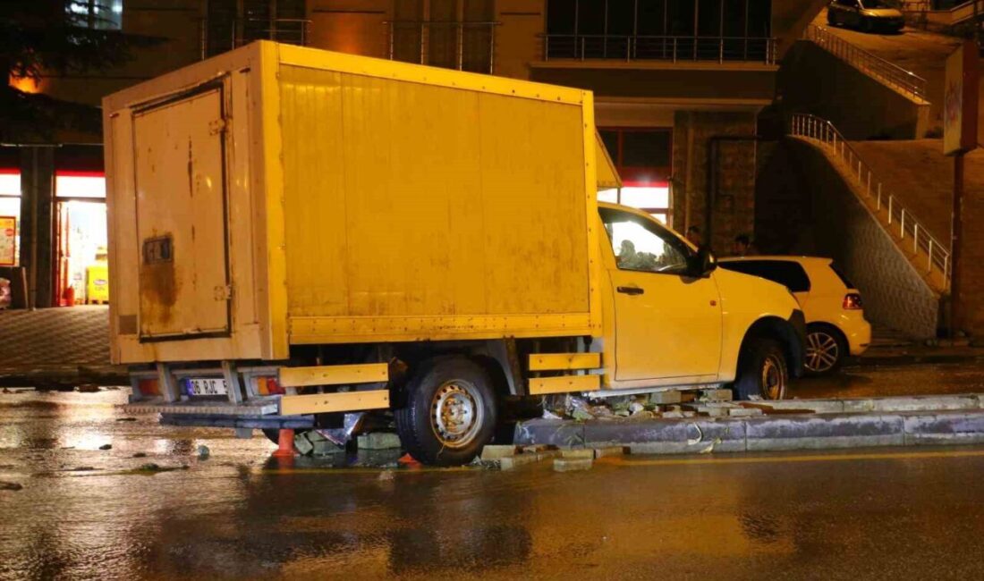 Ankara’nın Keçiören ilçesinde sağanak yağış sele neden oldu. Sel sularına