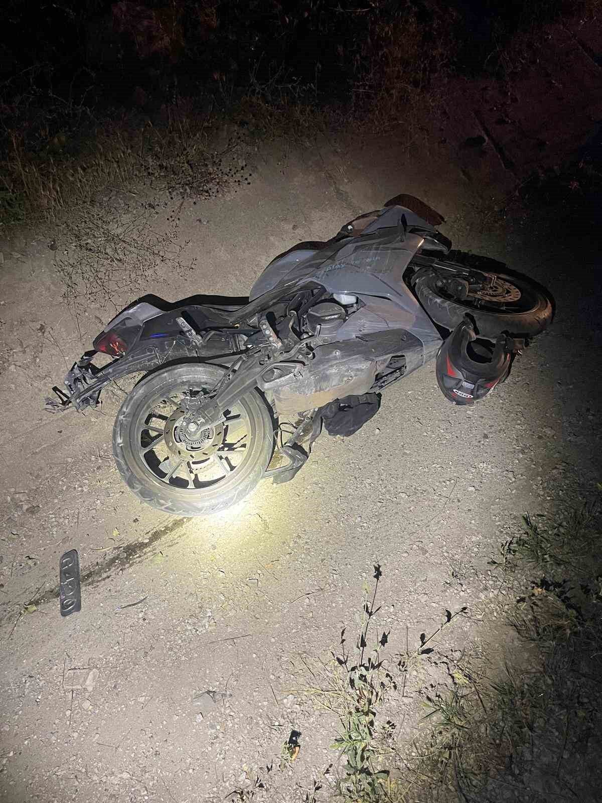 Ankara’da çekici kamyonuyla çarpışan motosikletteki sürücü hayatını kaybederken yanındaki kişi