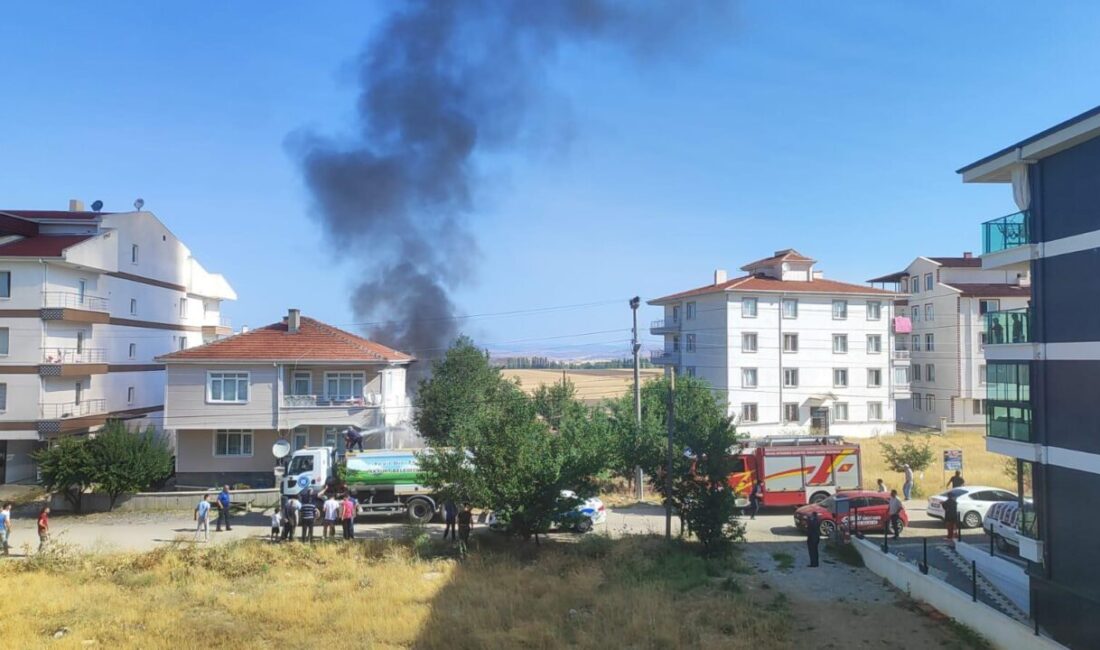 Ankara’nın Akyurt ilçesinde bir garajda park halinde bulunan araç yanarak