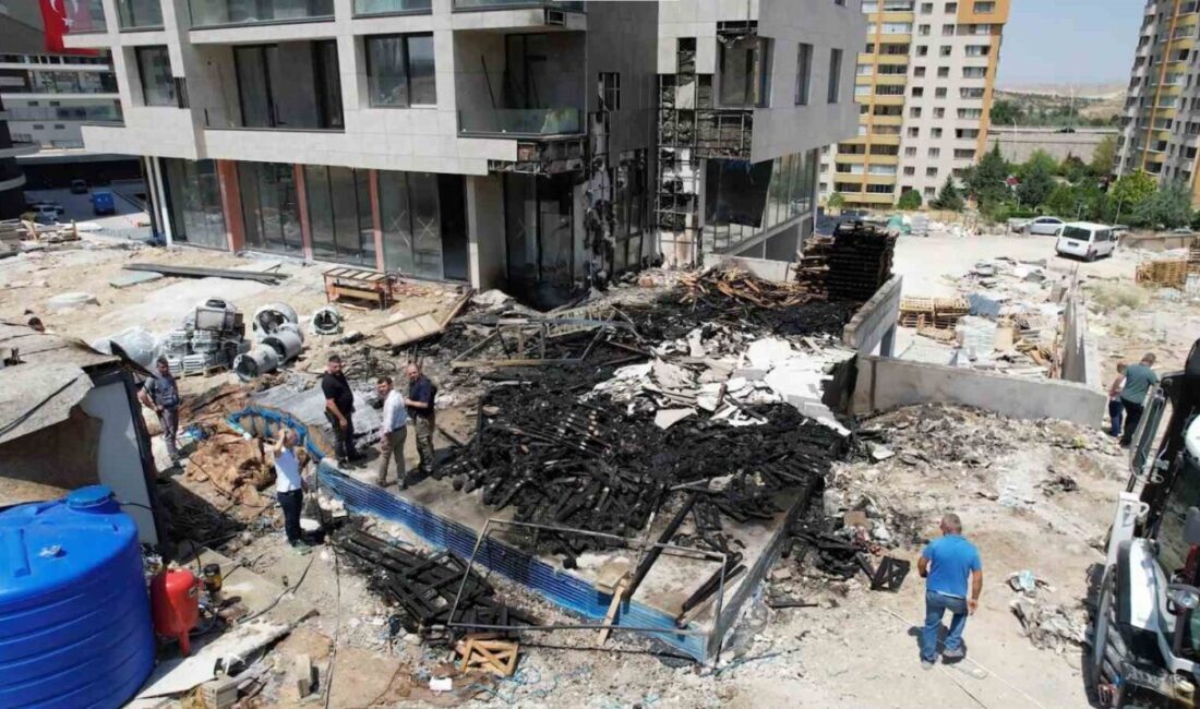 Ankara’nın Çankaya ilçesinde bir inşaat alanında çıkan yangın paniğe neden