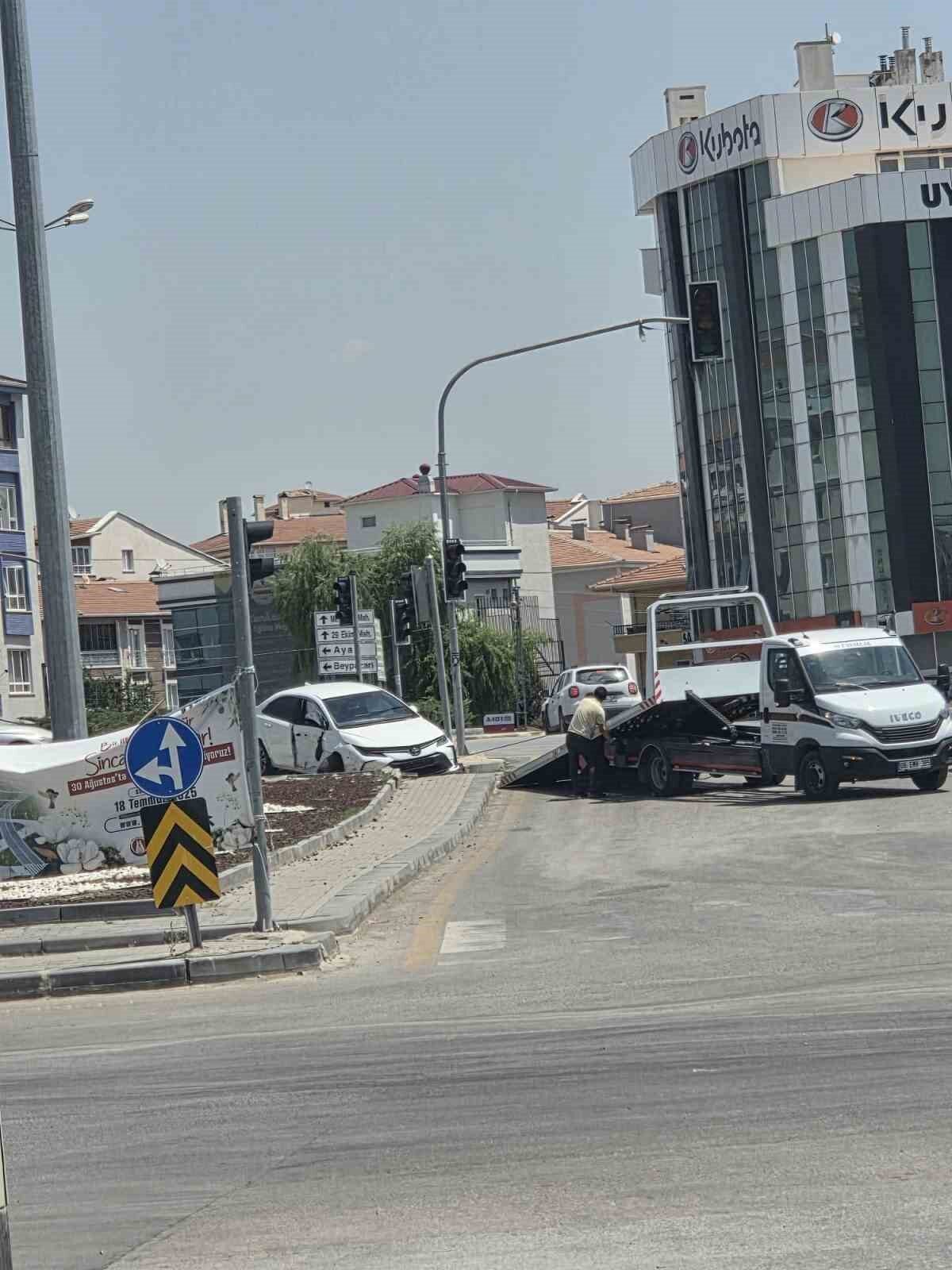 Ankara’nın Sincan ilçesinde meydana gelen kazada 3 kişi yaralandı. Kaza,