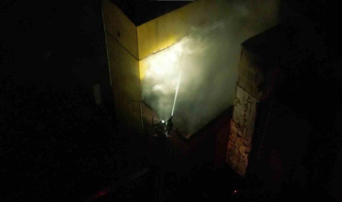 Ankara’nın Sincan ilçesinde konveyör bant fabrikasında yangın çıktı. Edinilen bilgilere