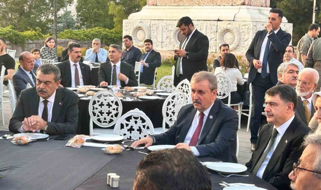 Ankara Etnografya Müzesi’nde muharrem ayı dolayısıyla iftar programı düzenlendi. Muharrem