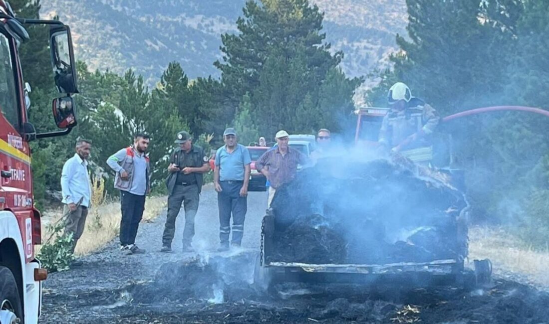 Ankara’nın Beypazarı ilçesinde saman yüklü römorkta çıkan yangın, itfaiye ekipleri