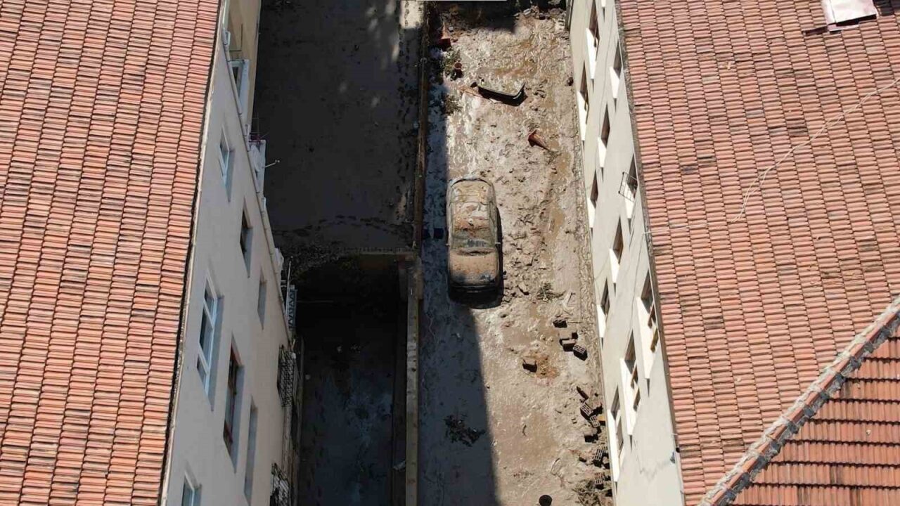 Ankara’da dün akşam saatlerinde etkili olan sağanak yağışın ardından yaşanan