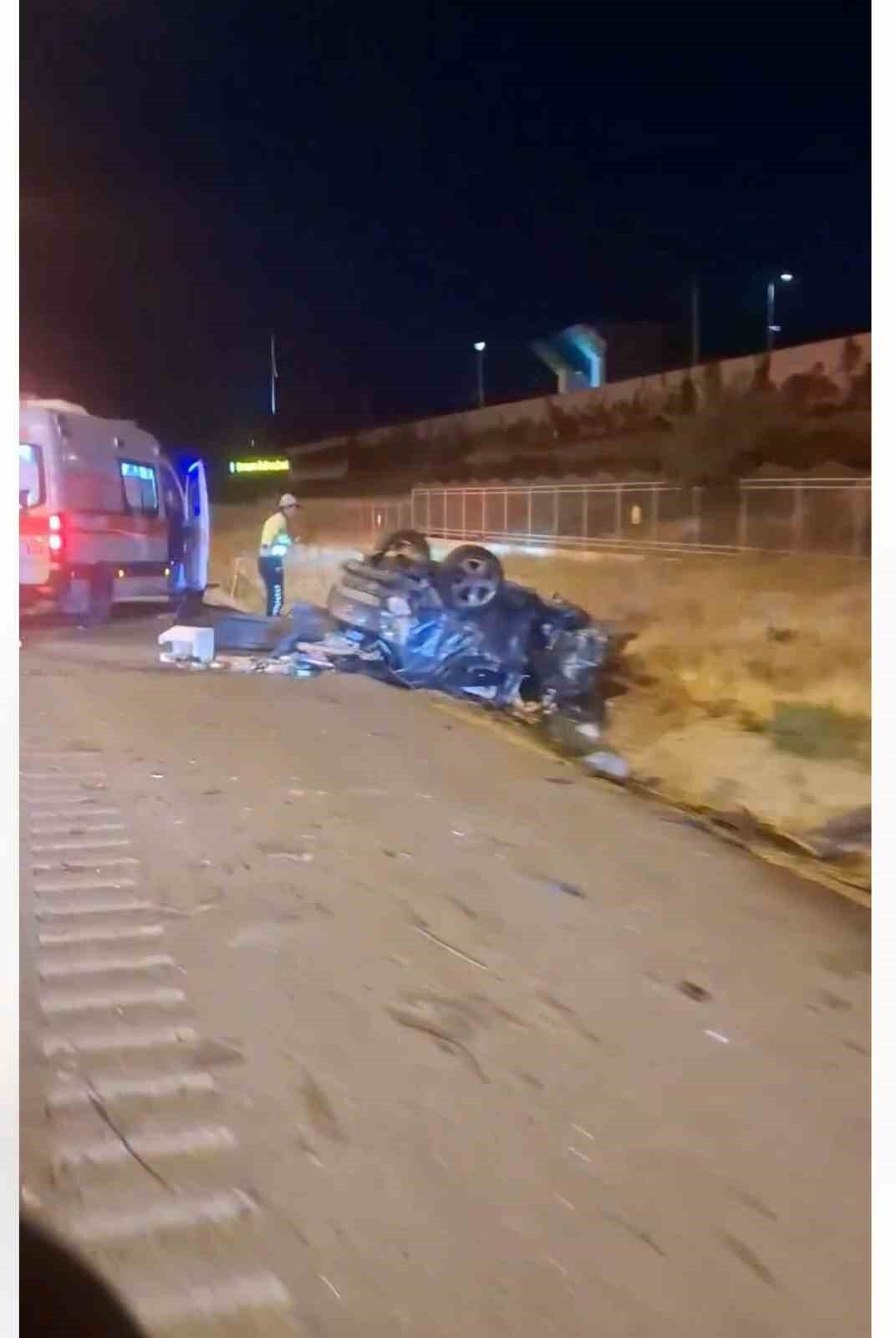 Ankara’nın Etimesgut ilçesinde seyir halindeki otomobil ters yöne girerek, karşı