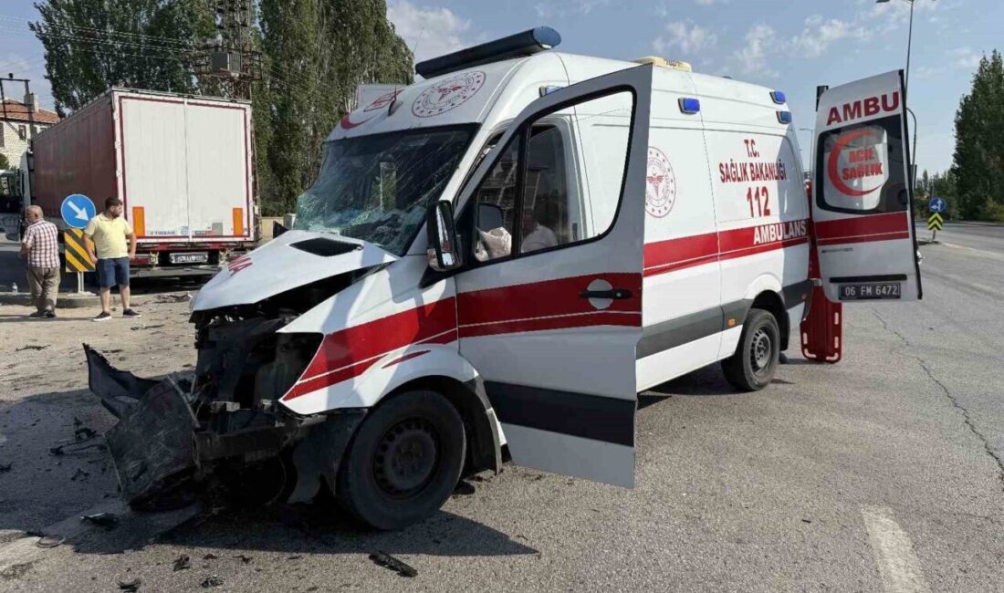 Ankara’nın Çubuk ilçesinde tır ile ambulansın çarpıştığı kazada 3’ü sağlık