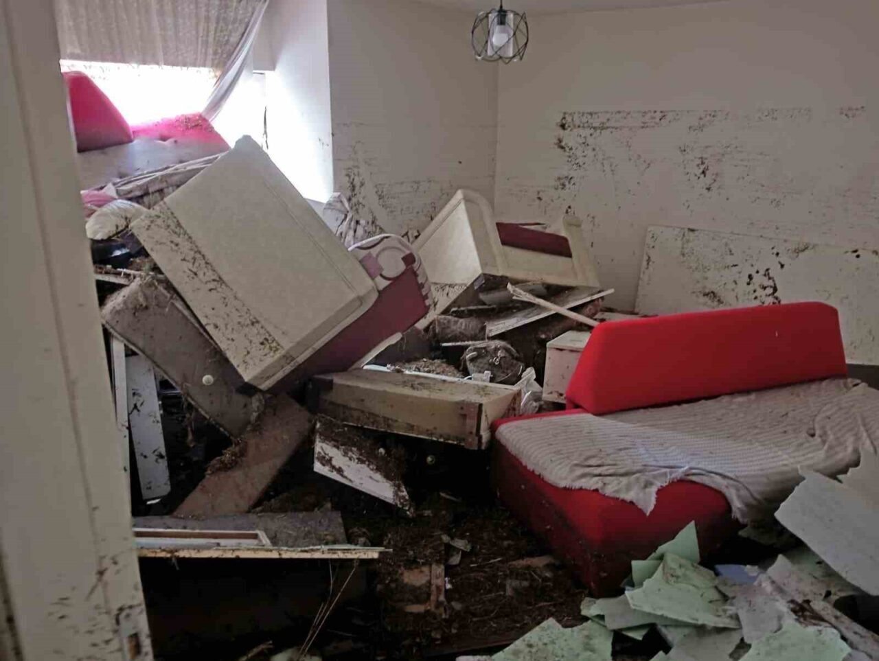 Ankara’da dün akşam saatlerinde etkili olan sağanak yağış nedeniyle bir